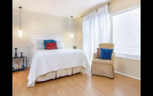 Standard room with street view