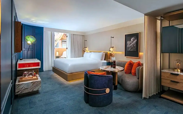 Standard room with balcony