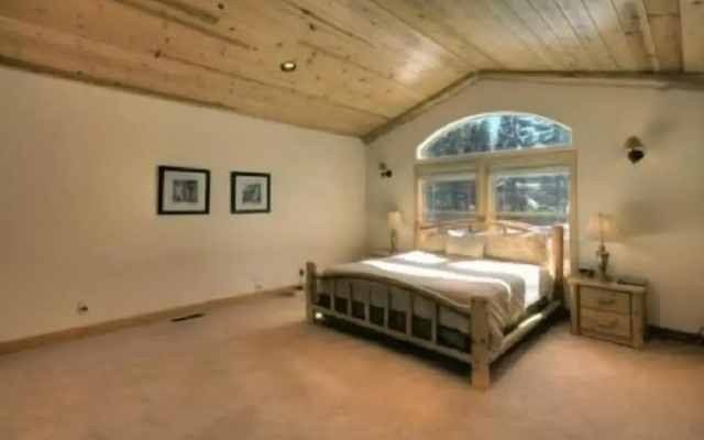 4 Bedrooms Cottage with balcony