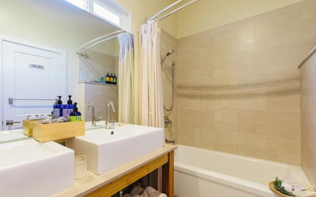 1 Bedroom Deluxe Suite