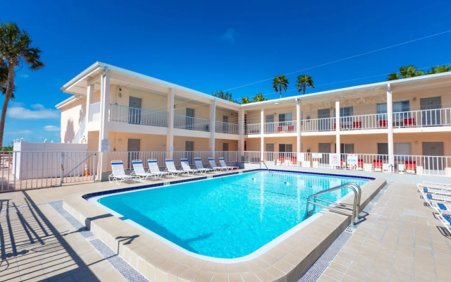 Standard Quadruple room beachfront