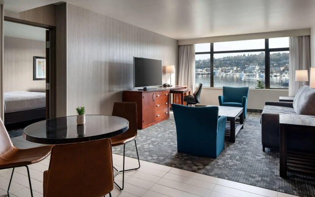 1 Bedroom Double Suite with lake view