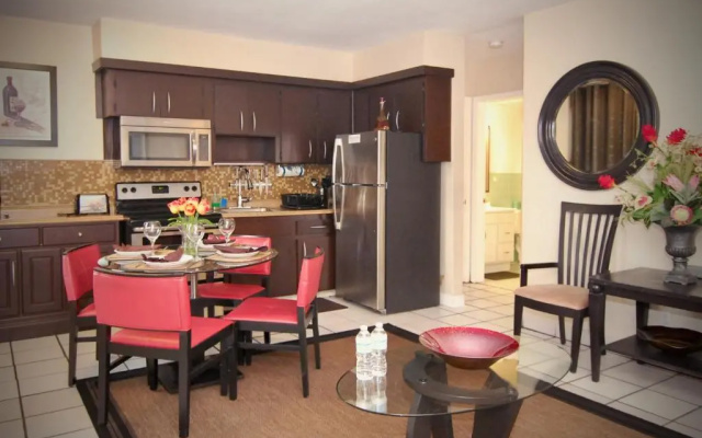 2 Bedrooms Suite with pool view