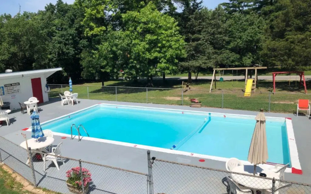 Apartment with pool view