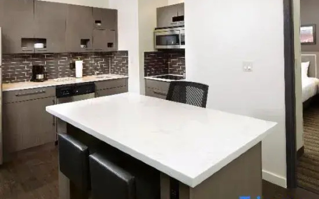 1 Bedroom Twin Kitchen Suite