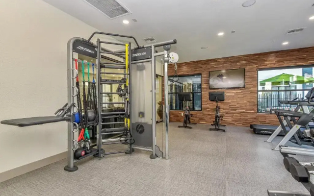 3 Bedrooms Apartment