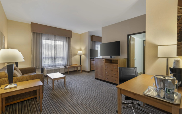 Deluxe Double Suite