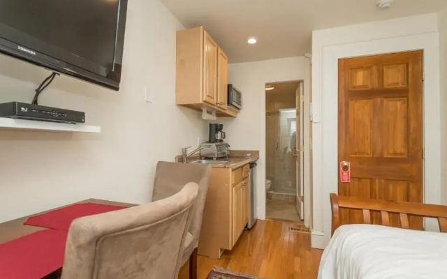Economy Single Studio