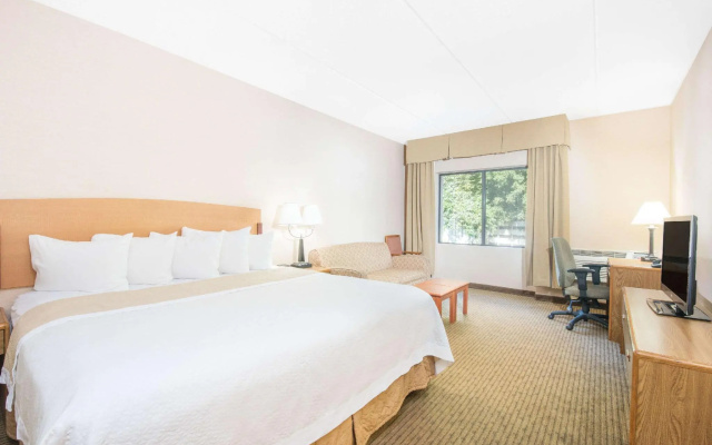 Standard Double room with partial view