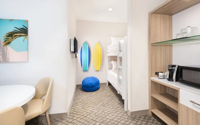 2 Bedrooms Quadruple Family Suite with inland view