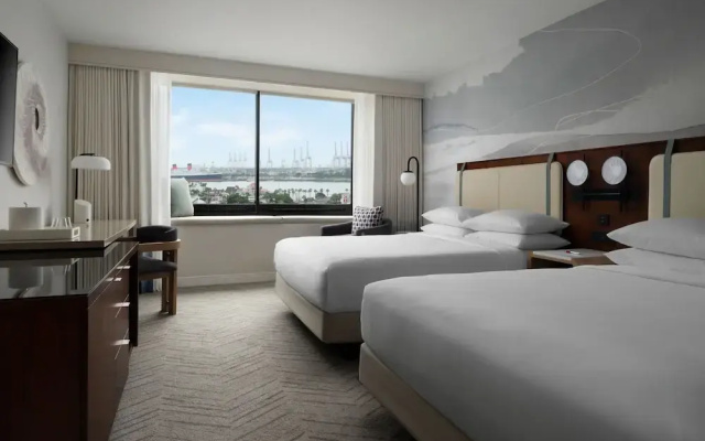 Standard Quadruple Club room with harbour view