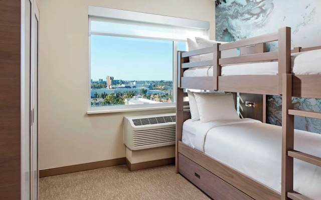 1 Bedroom Sextuple Suite