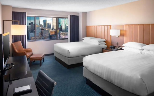 Standard Quadruple room with city view