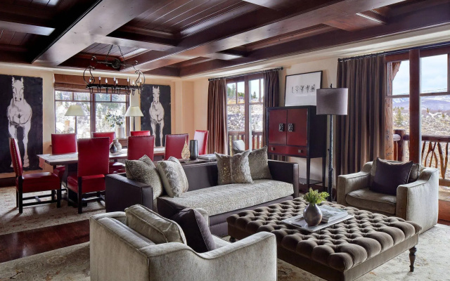 3 Bedrooms Penthouse Suite with balcony and with mountain view