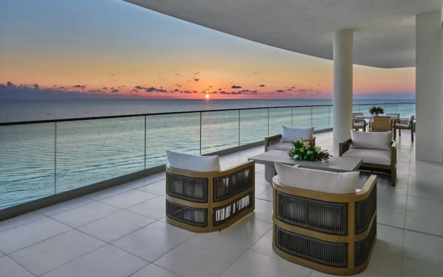 3 Bedrooms Presidential Suite with balcony and oceanfront