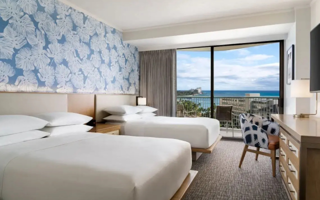 Renovated Ainahau Tower Twin room with ocean view