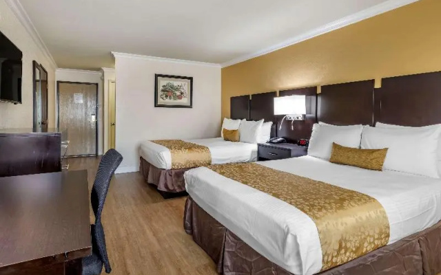 Standard Quadruple room with balcony