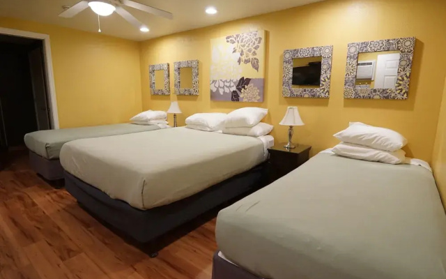Sextuple Family Suite