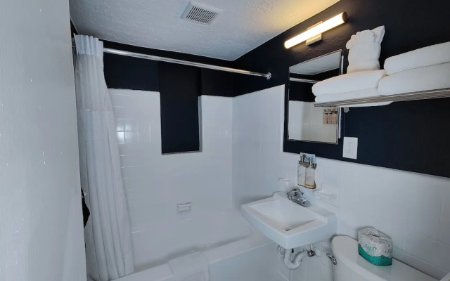 1 Bedroom Suite with bay view