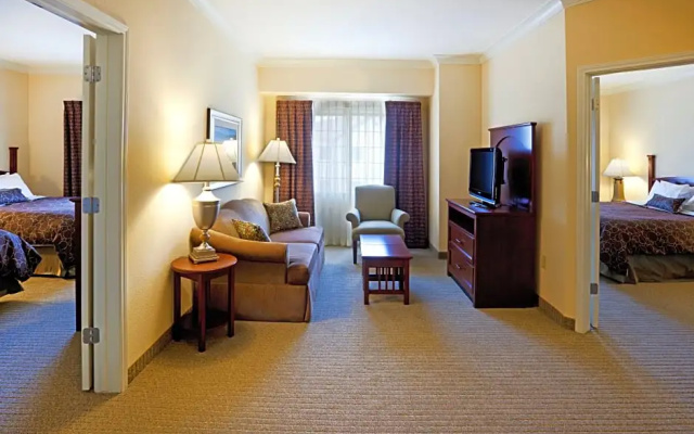 2 Bedrooms Sextuple Suite