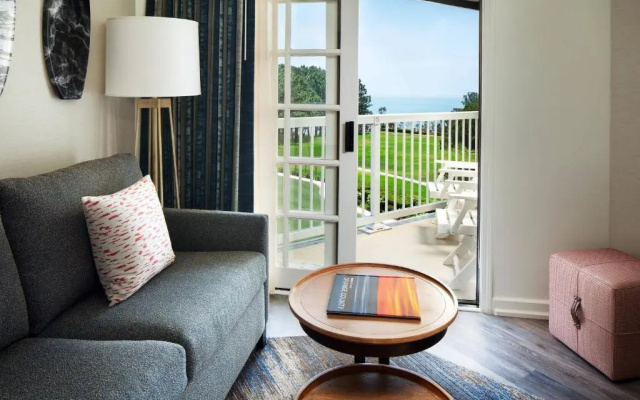 Standard Double room with partial ocean view
