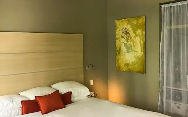 Standard room with street view