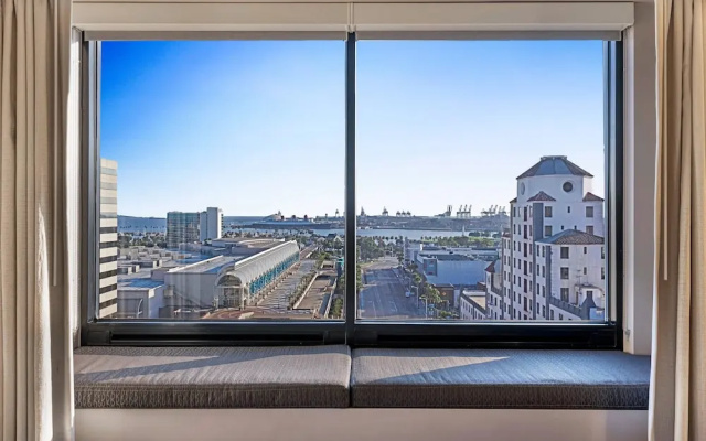 Standard Quadruple room with harbour view