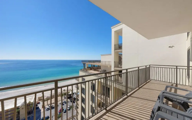 3 Bedrooms Standard room with balcony and beachfront