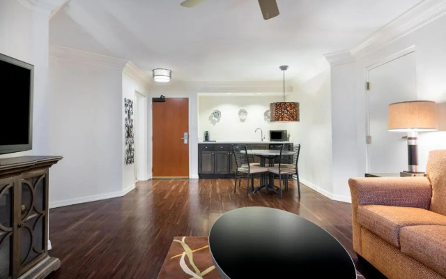 Deluxe Quadruple Suite