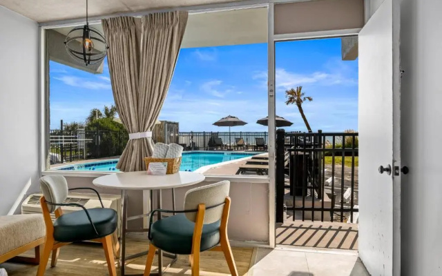 Standard Double room with pool view