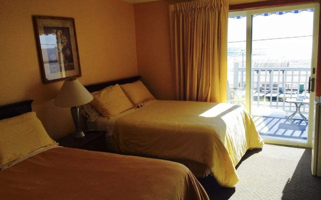 Standard Quadruple room with balcony and oceanfront
