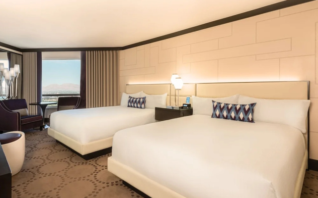 Executive Valley Tower Quadruple Suite