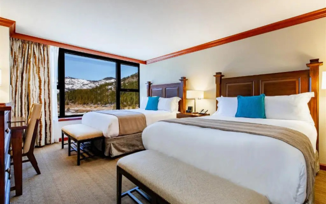 2 Bedrooms Fireplace Suite
