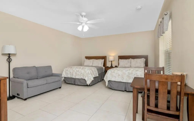 Guest Twin room Poolside