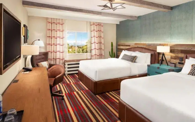 Standard room with pool view