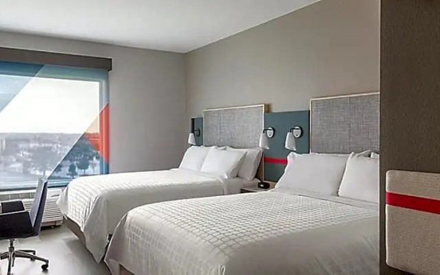 Standard Quadruple room with city view