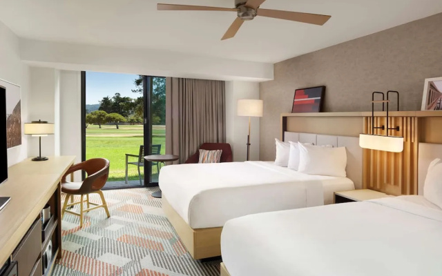 Quadruple room with golf view