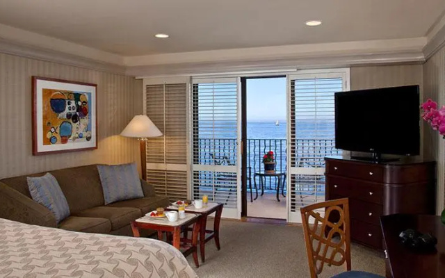 Standard room with balcony and oceanfront
