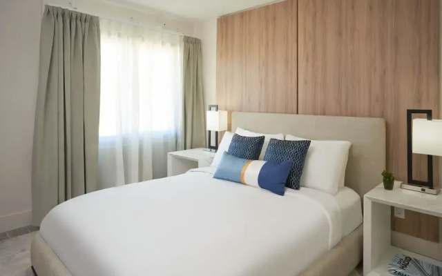 Family Suite with balcony and with partial ocean view