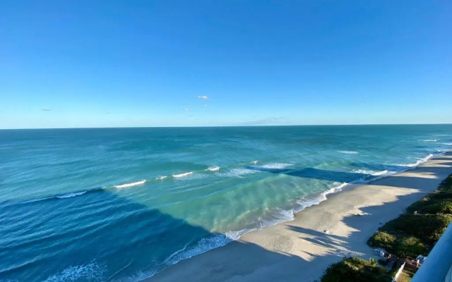 Suite oceanfront