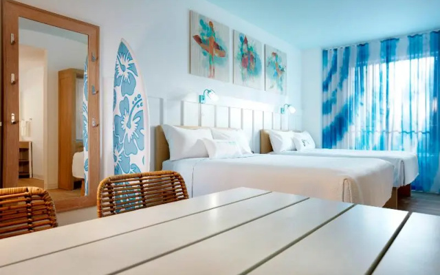 2 Bedrooms Hearing Accessible Suite with pool view