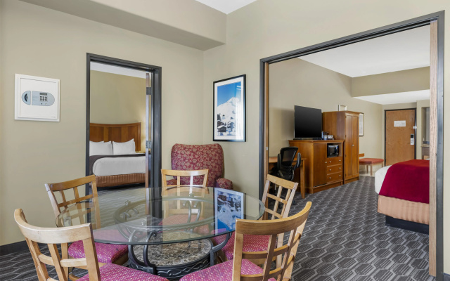 2 Bedrooms Double Suite