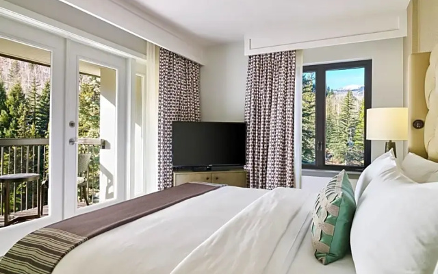 Executive Double Suite with mountain view