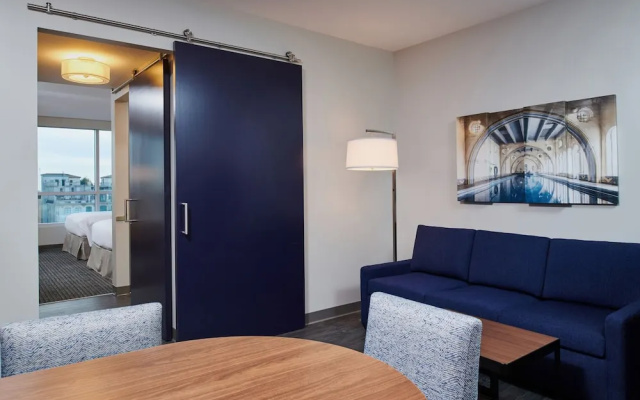 1 Bedroom Suite with city view