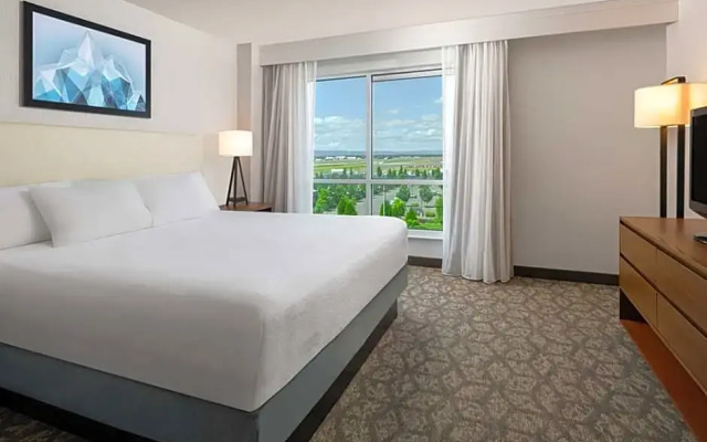 1 Bedroom Mobility Accessible with Roll In Shower Double Suite