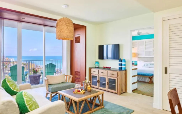 1 Bedroom Deluxe Double Suite with partial ocean view