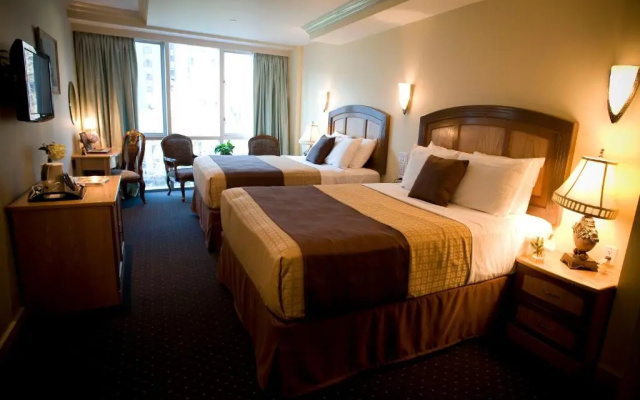 Deluxe Quadruple room with city view