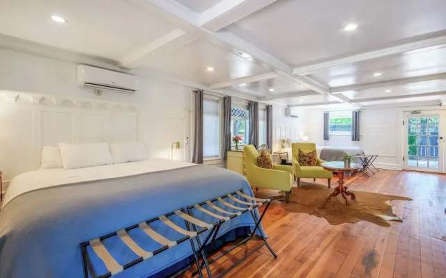 Deluxe Family Suite