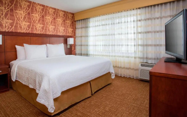 1 Bedroom Double Suite with courtyard view