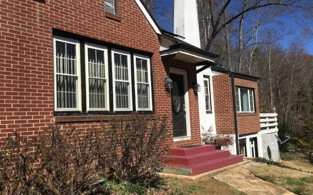 1 Bedroom Family Cottage with mountain view